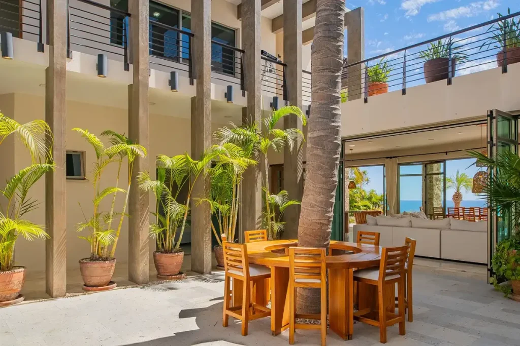 Palm Courtyard Dining with Ocean View