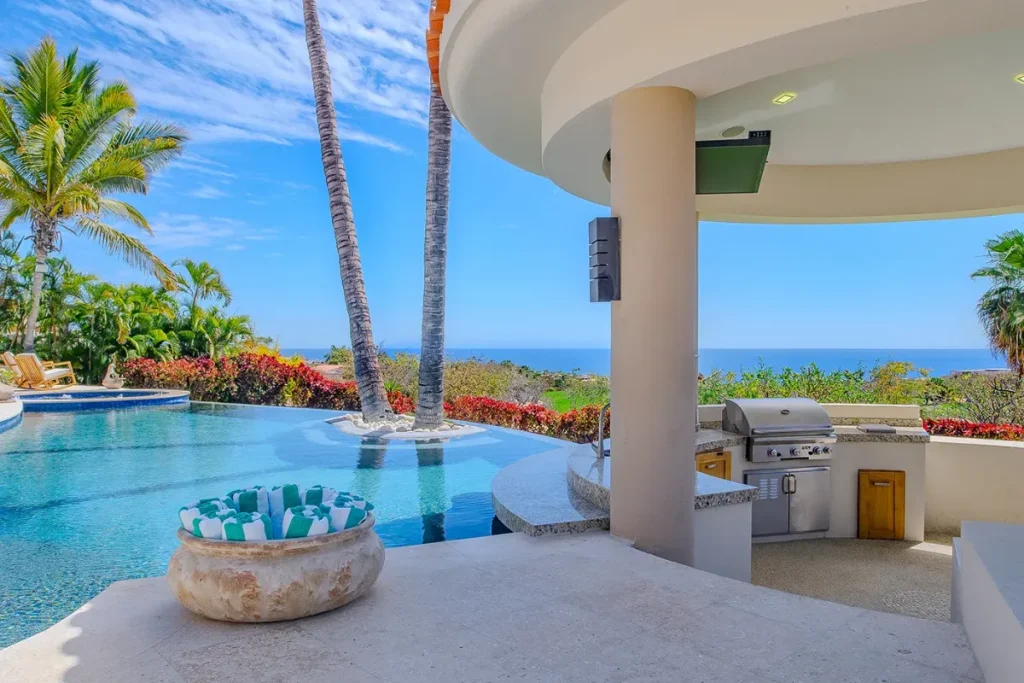 Casa Kokomo pool and palapa